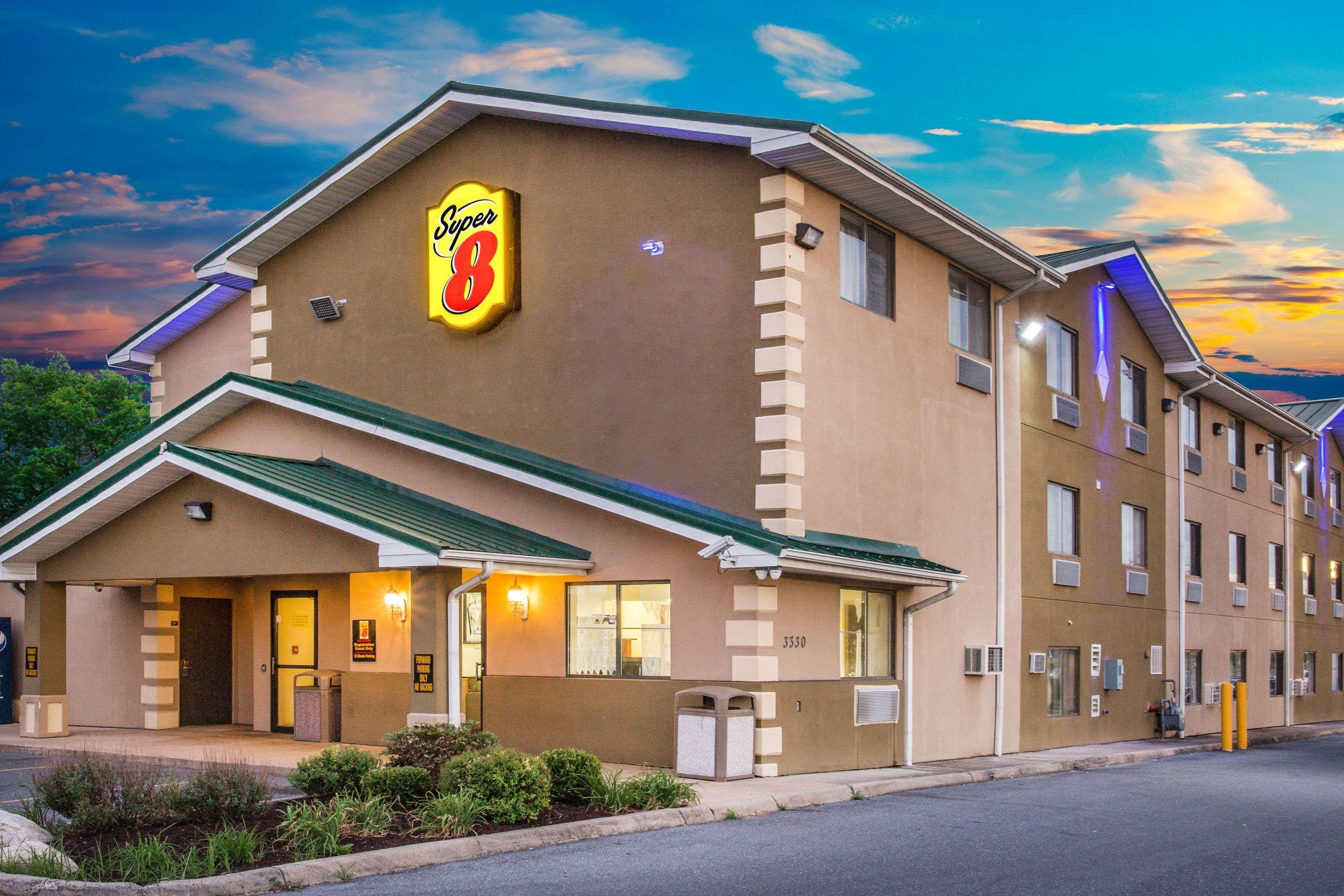 Super 8 By Wyndham Harrisonburg Motel Exterior foto